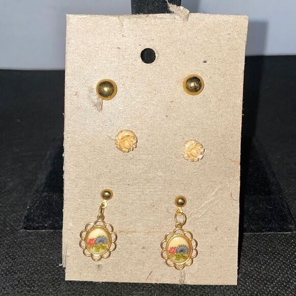 Three sets of earrings - Picture 1 of 3
